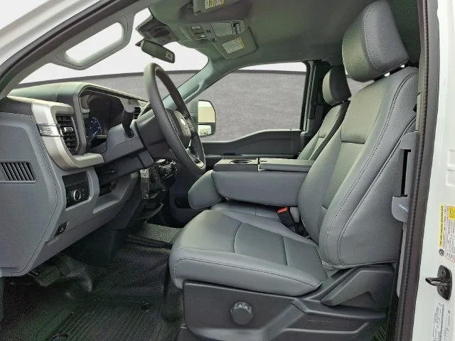 New 2026 Oxford White Ford XL image 9