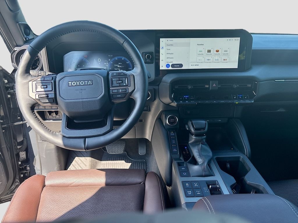 Used 2025  Toyota Base image 37