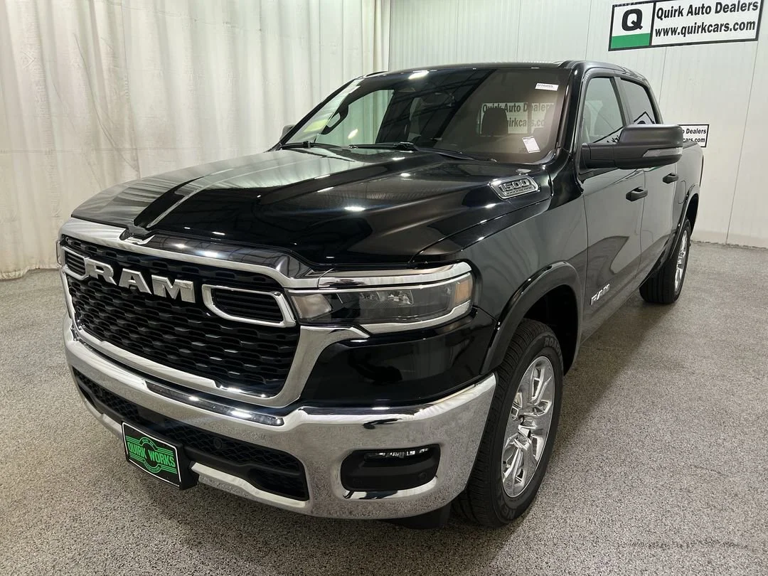 New 2026 Diamond Black Crystal Pearl-Coat Exterior Paint RAM Big Horn image 4