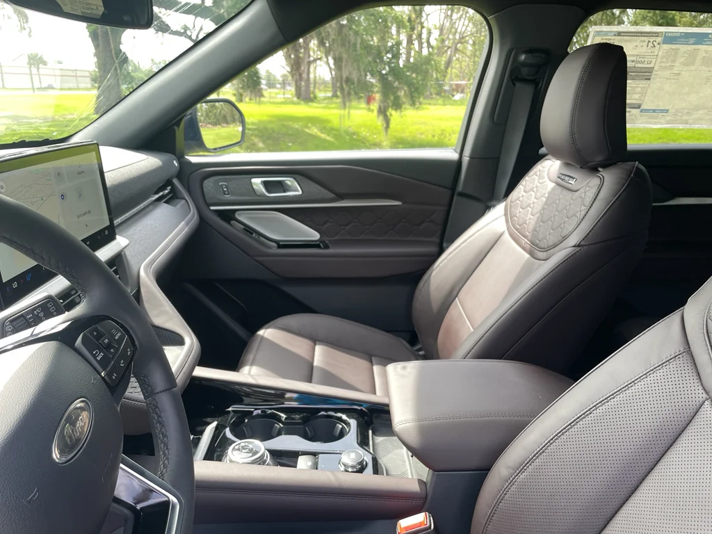 2025 Ford Explorer Platinum - Photo 22