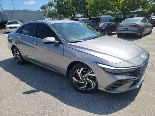 2025 Hyundai Elantra 2.0 SEL Convenience IVT's photo