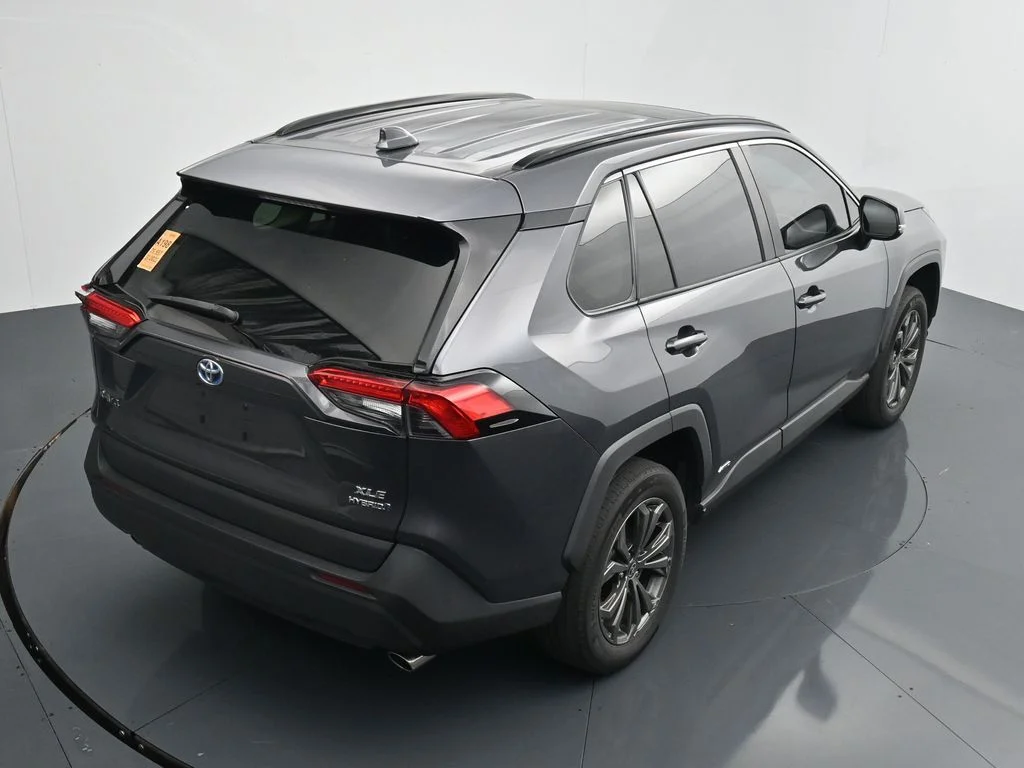 Used 2022 Gray Toyota XLE Premium image 22