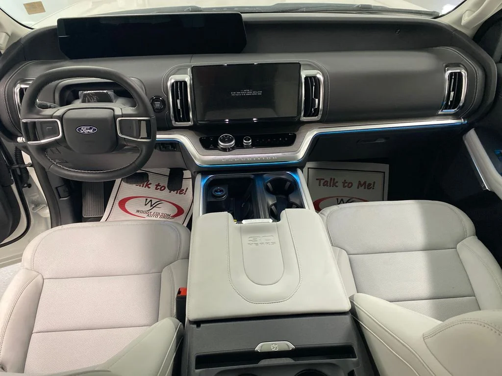 New 2027 Star White Metallic Tri-Coat Ford MAX Platinum image 21