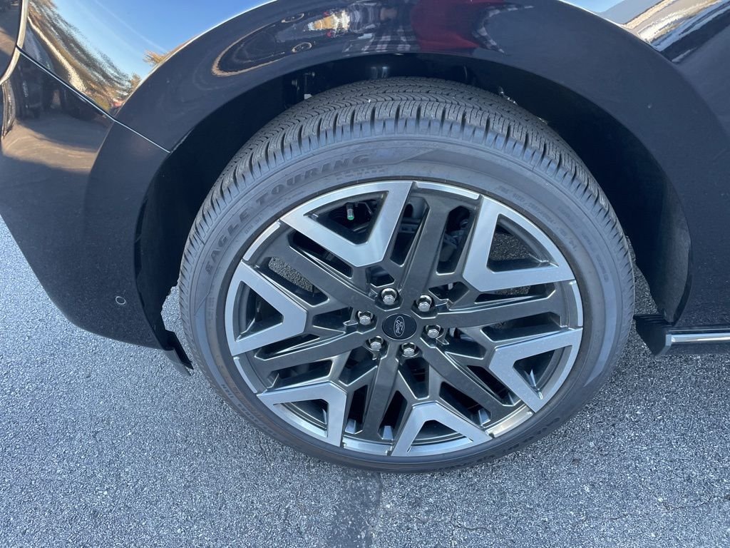 Used 2025 Black Ford Platinum image 9