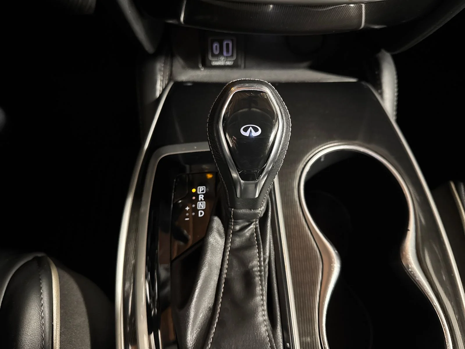 Used 2019 White INFINITI LUXE image 27