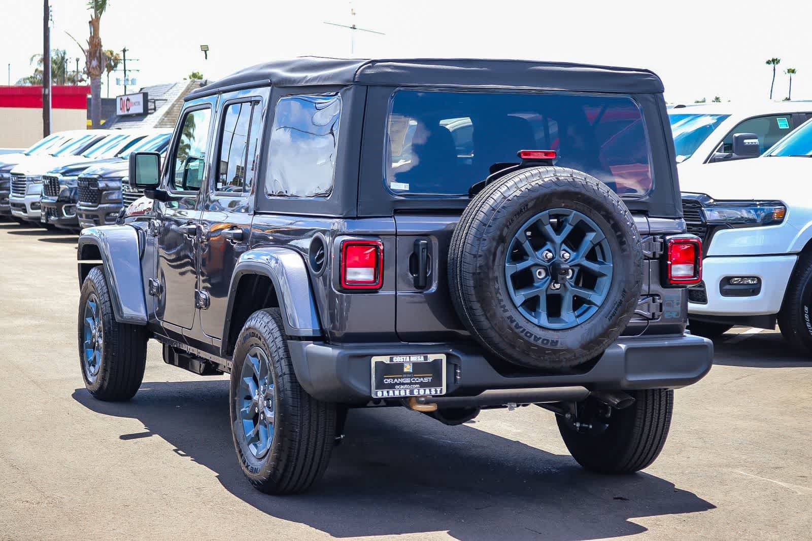New 2026 Granite Crystal Metallic Clear-Coat Exterior Paint Jeep 85th Anniversary image 6