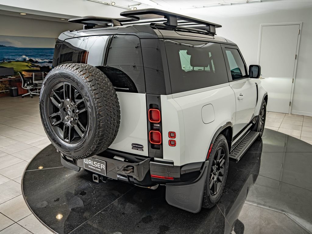 Used 2023 Fuji White Land Rover X-Dynamic SE image 16