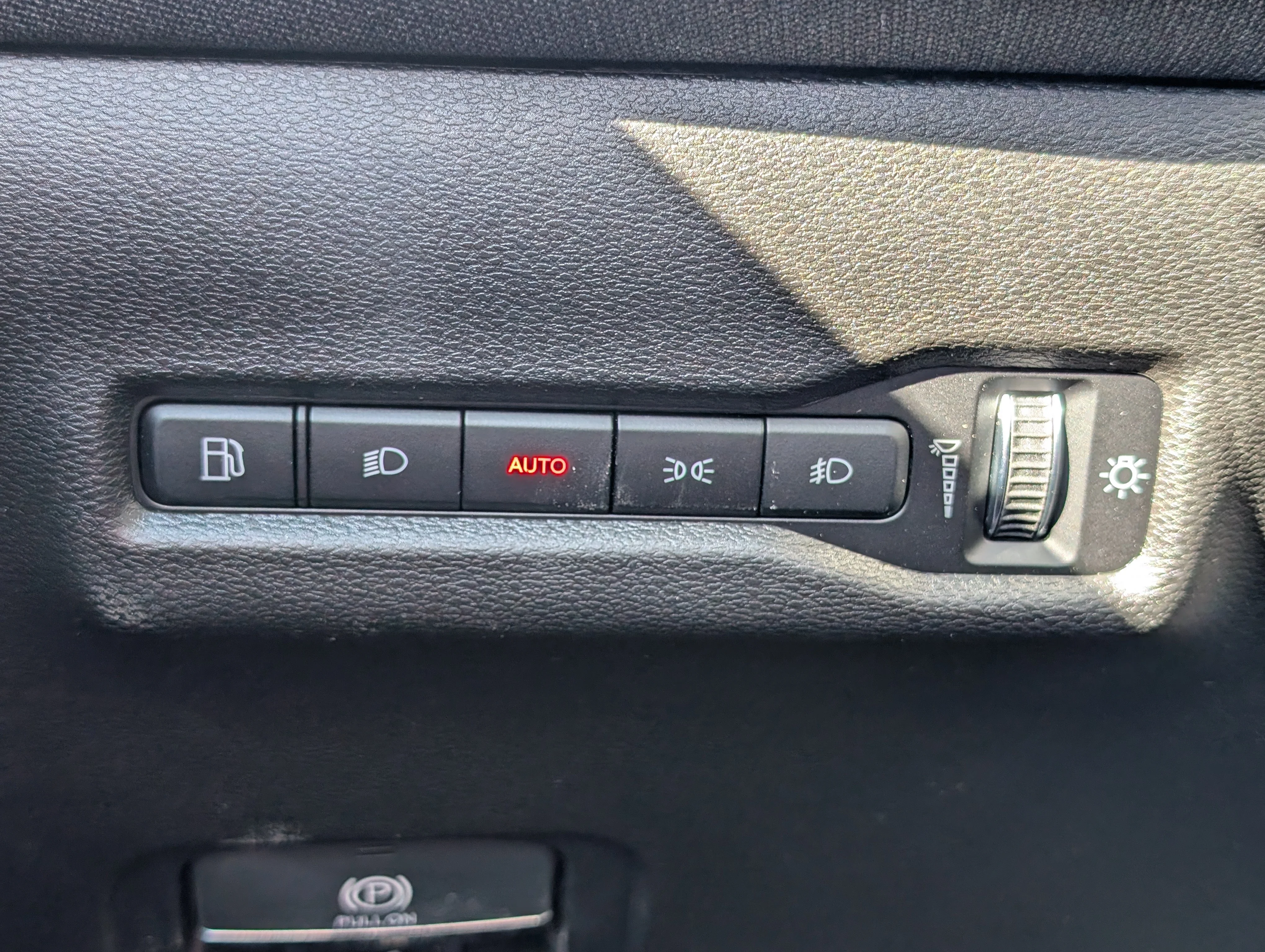 New 2026 Diamond Black Crystal Pearl Jeep Laredo image 25