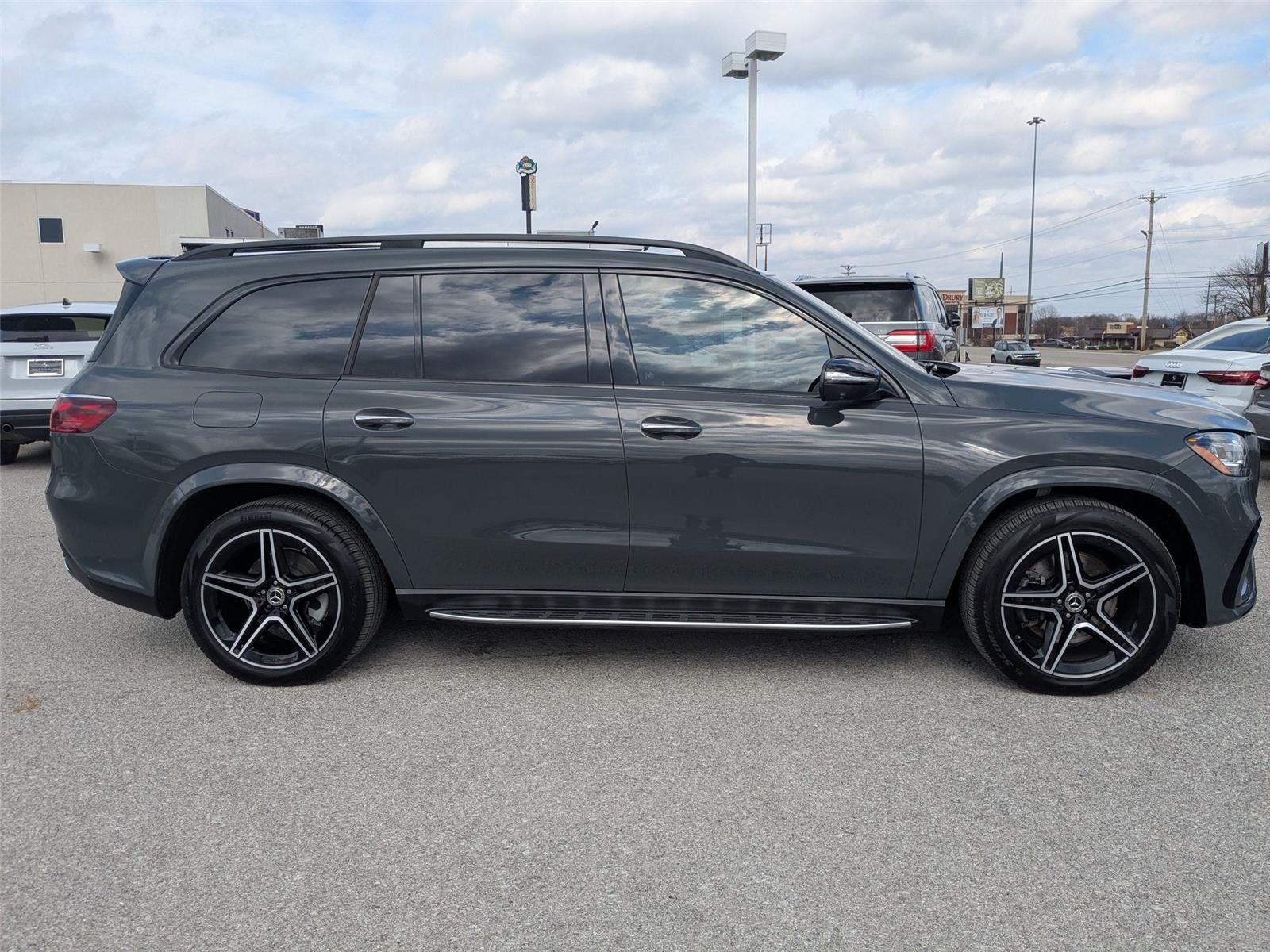 Used 2025 MANUFAKTUR Signature Silicon Grey Mercedes-Benz GLS 450 image 4