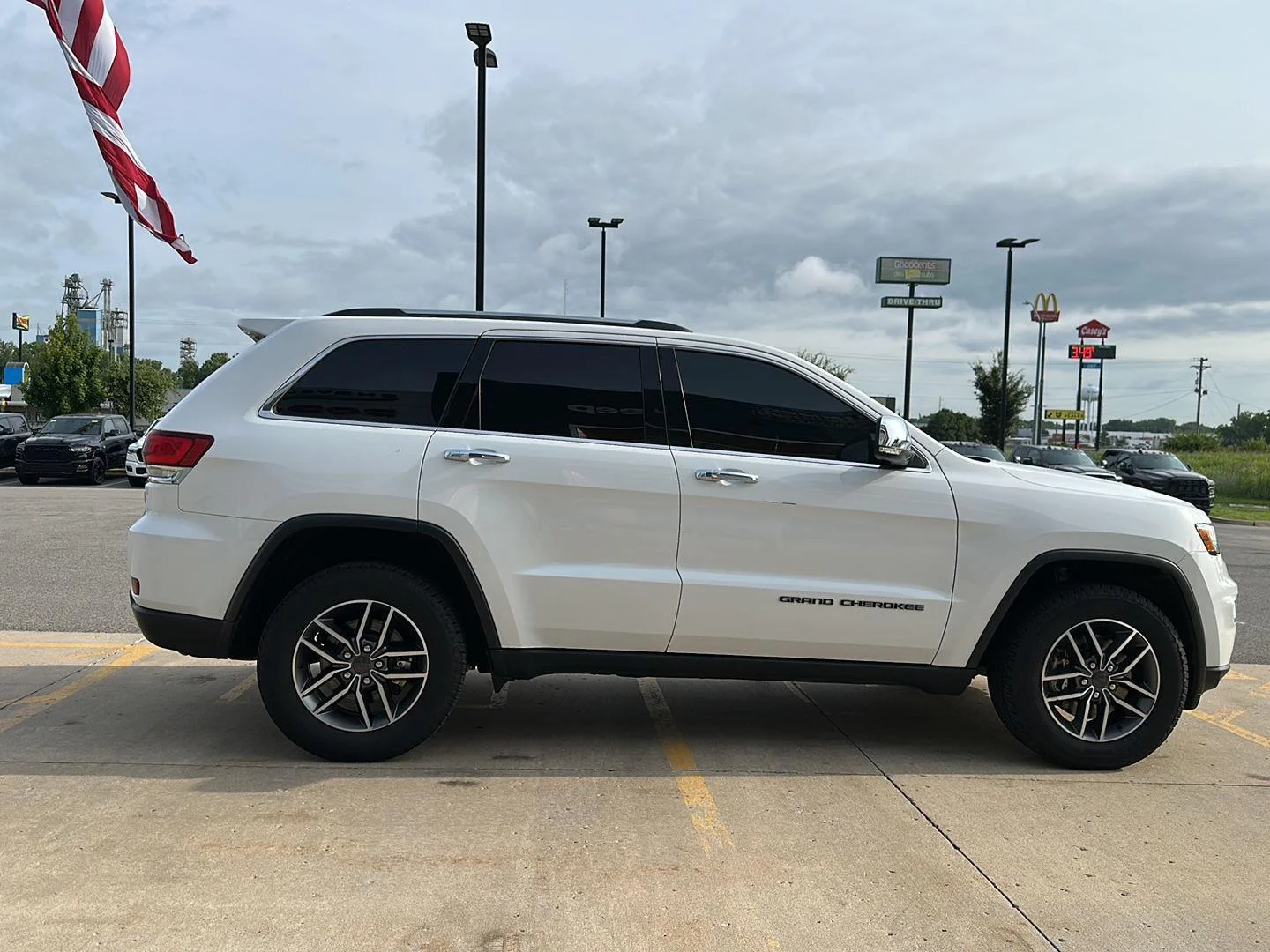 Certified Used 2021 Bright White Clearcoat Jeep Limited image 4