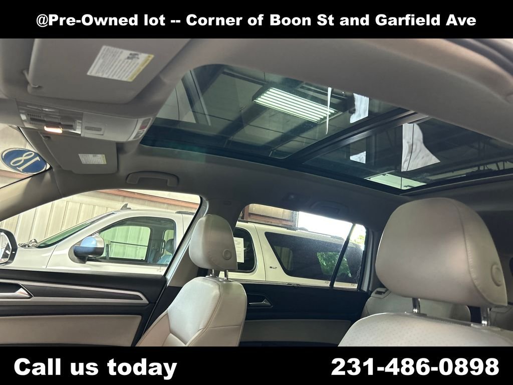 Used 2018 White Volkswagen SEL image 13