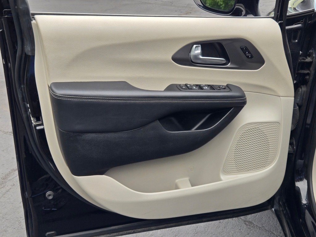 2024 Chrysler Pacifica Touring L - Photo 20