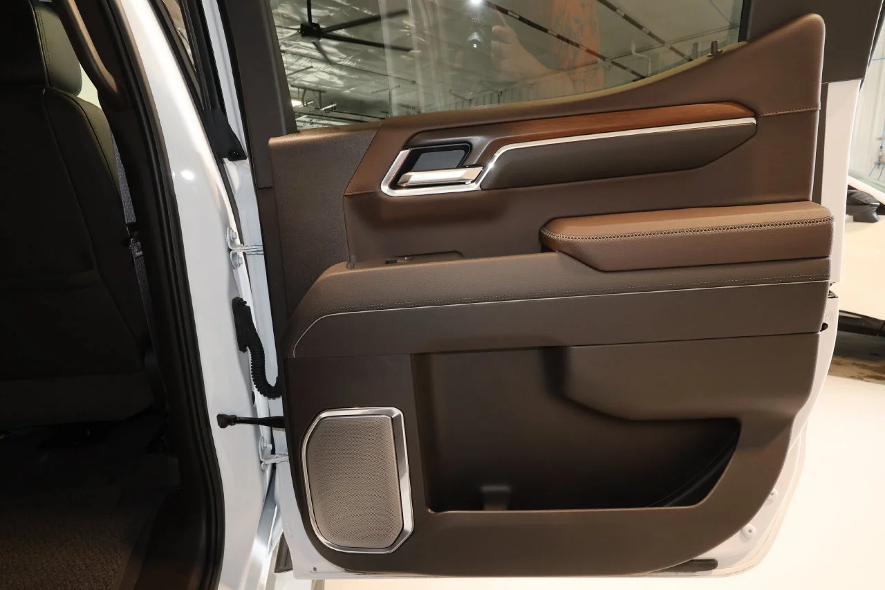 Used 2025 White Frost Tricoat GMC Denali image 21