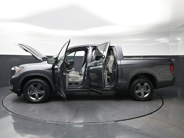 Certified Used 2023 Modern Steel Metallic Honda AWD RTL-E image 29