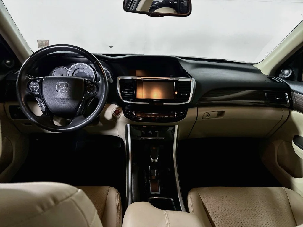 Used 2017 Champagne Frost Pearl Honda EX-L image 12