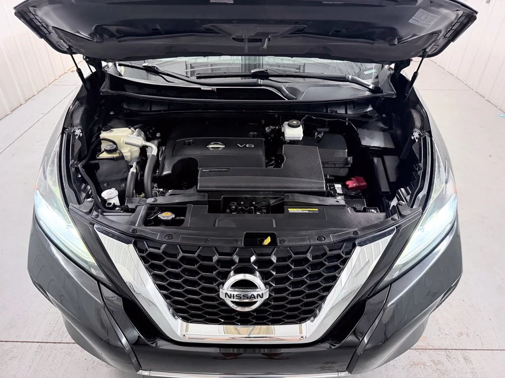 Used 2019 Black Nissan S image 38