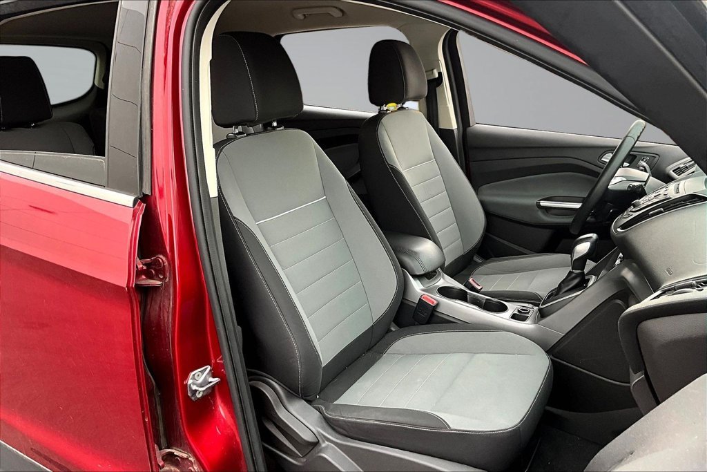 Used 2013 Red Ford SE image 30