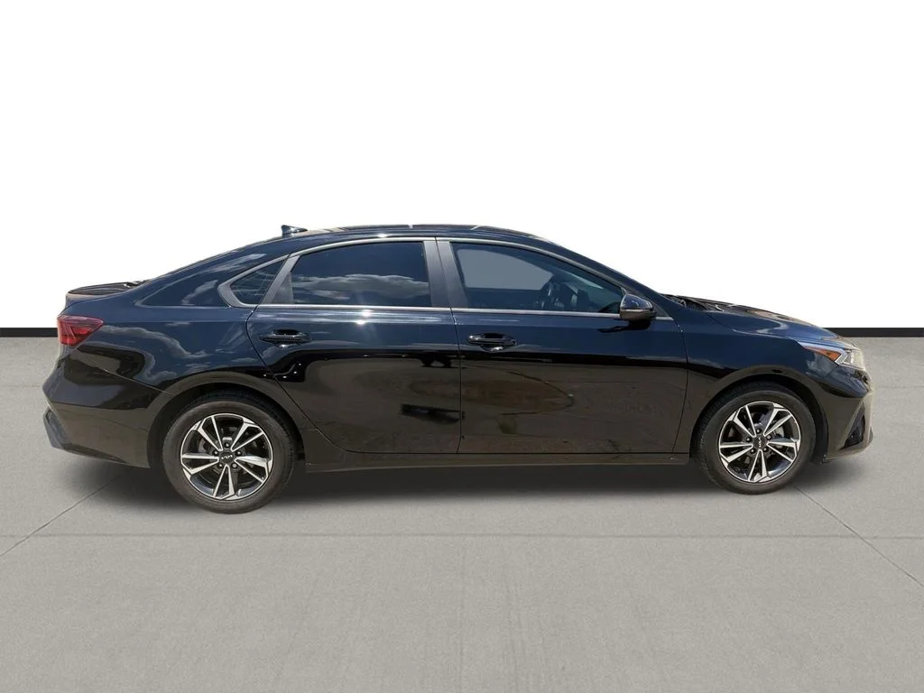 Used 2023 Aurora Black Pearl Kia LXS image 4