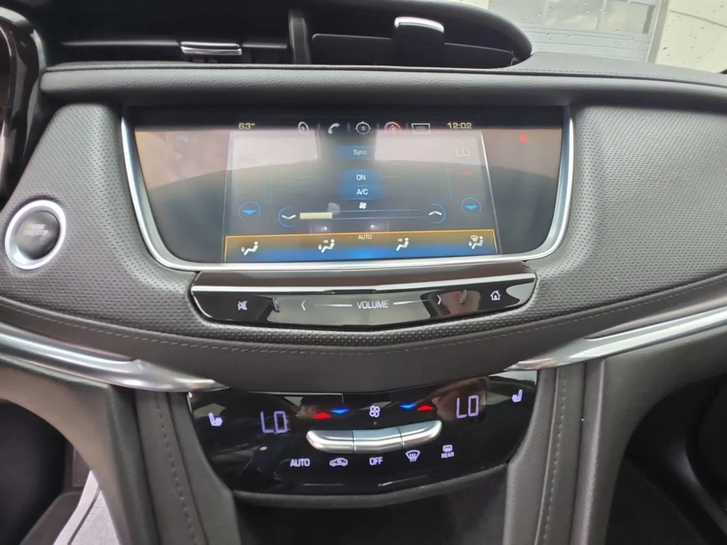 Used 2019 RADIANT SILVER METALLIC Cadillac Luxury AWD image 23