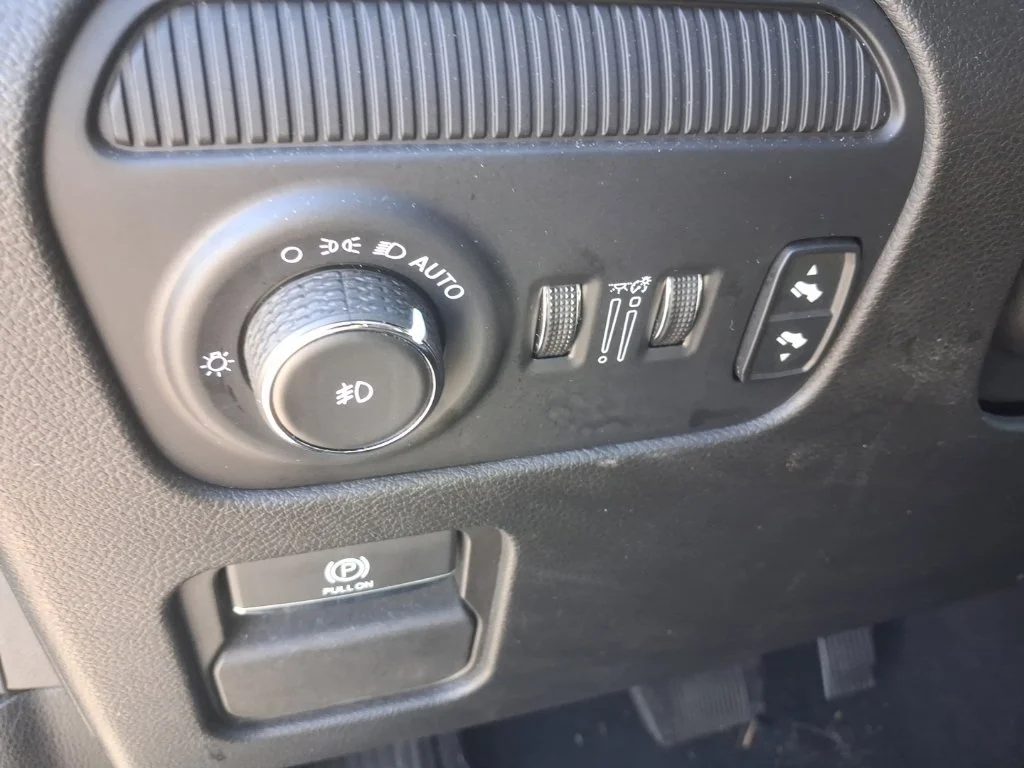 Used 2024 White Jeep Series II image 31