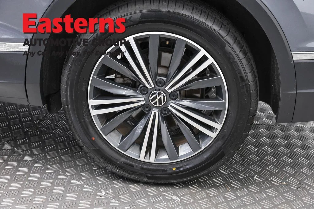 Used 2024 Gray Volkswagen 2.0T Wolfsburg Edition image 31