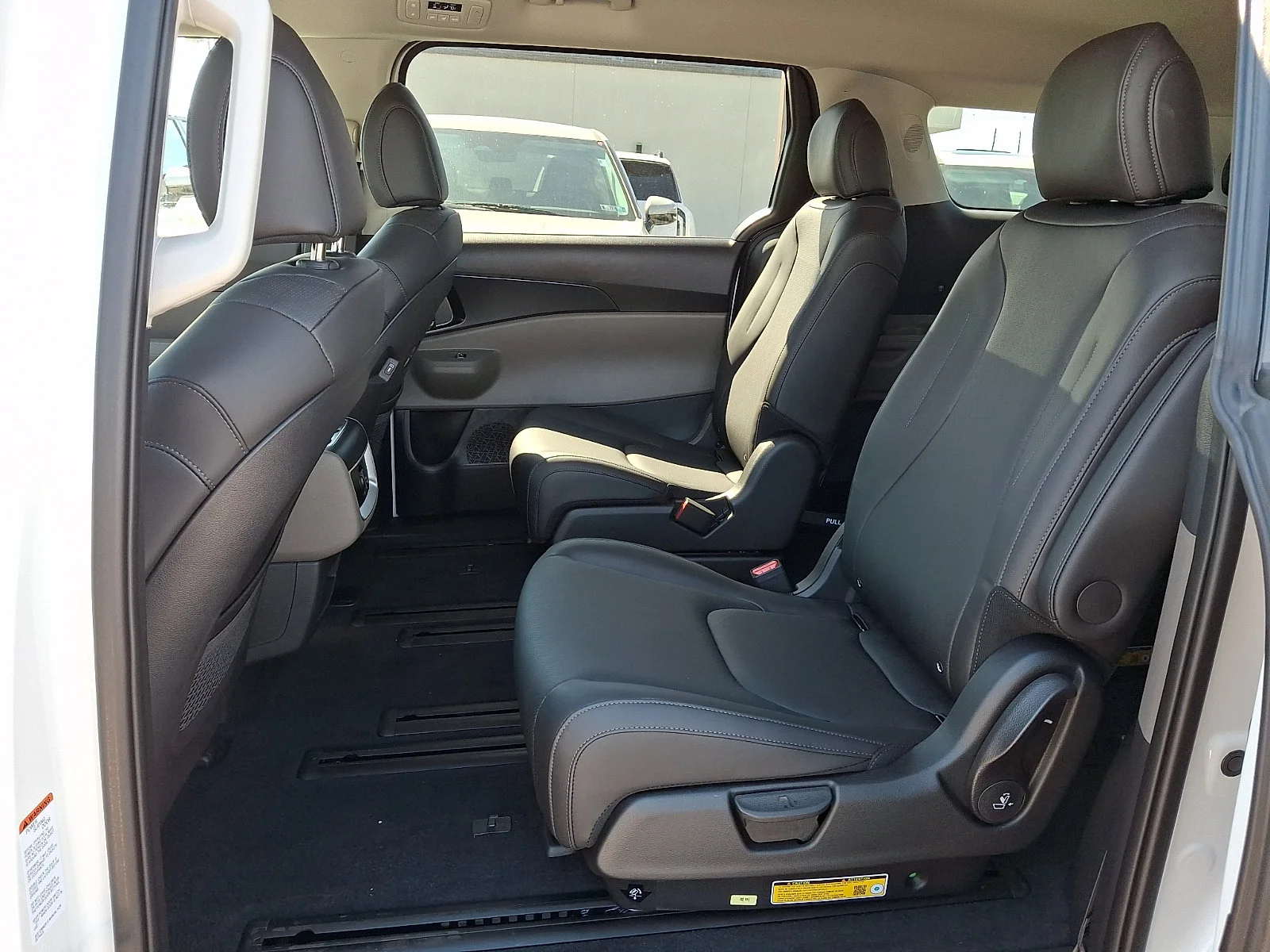 New 2027 White Kia LXS image 9