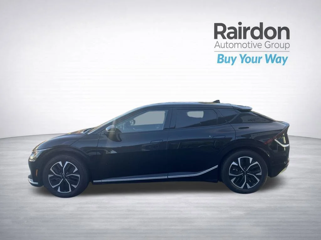 Used 2023 Aurora Black Pearl Kia Wind image 6