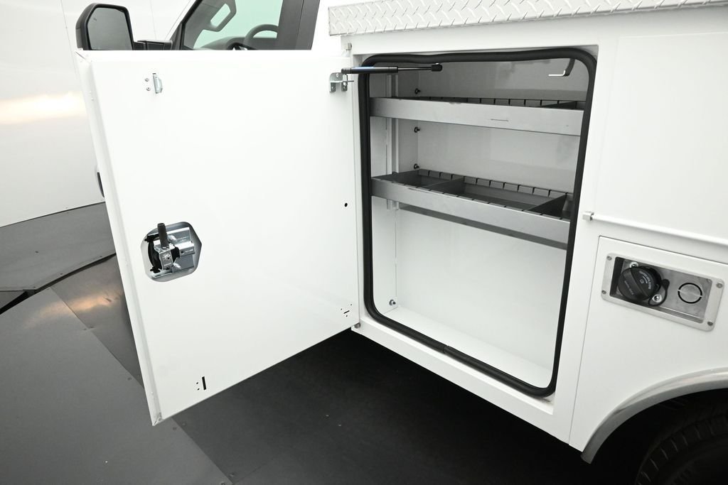 New 2026 Oxford White Ford XL image 16