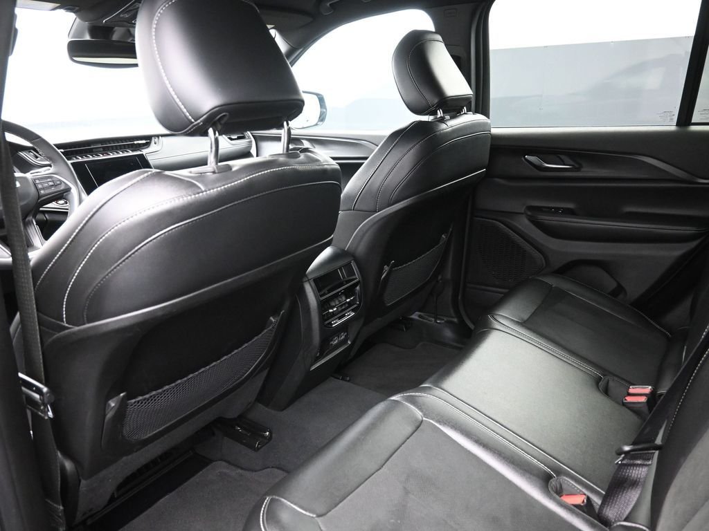 Used 2024 Gray Jeep Altitude image 25