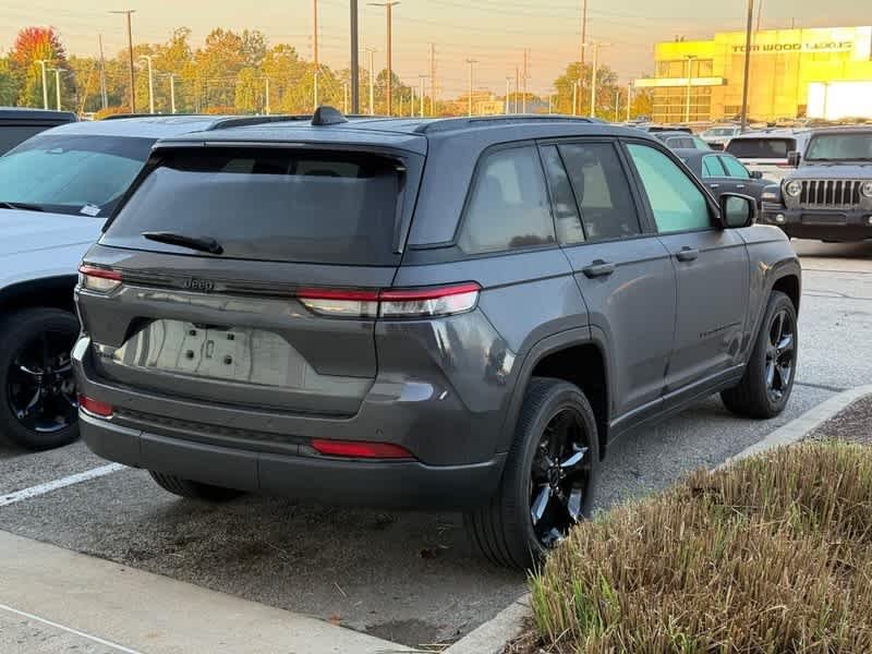 Used 2023 Baltic Gray Metallic Clearcoat Jeep Altitude X image 4
