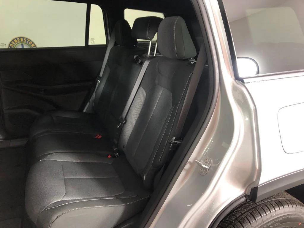 New 2026 Silver Zynith Clear-Coat Exterior Paint Jeep Laredo image 11