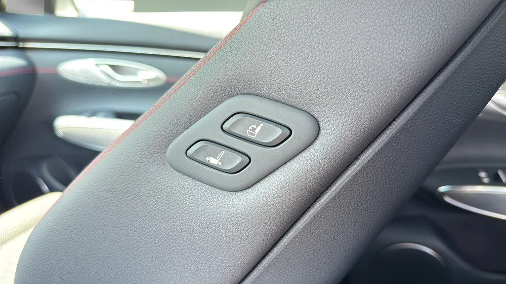 2025 GENESIS GV70 Sport - Photo 17