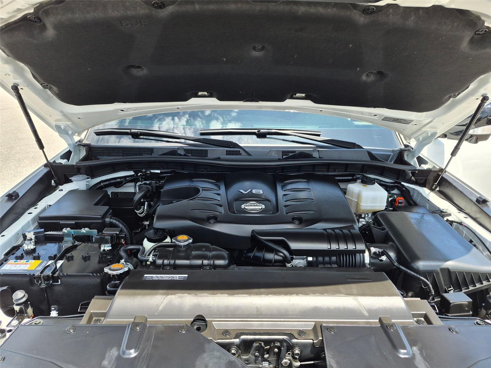 Used 2024 Aspen White Tricoat Nissan SL image 37