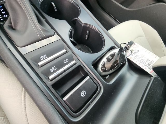 Certified Used 2025 White Hyundai SE image 30