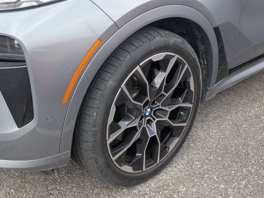 Used 2023 Gray BMW xDrive40i image 5