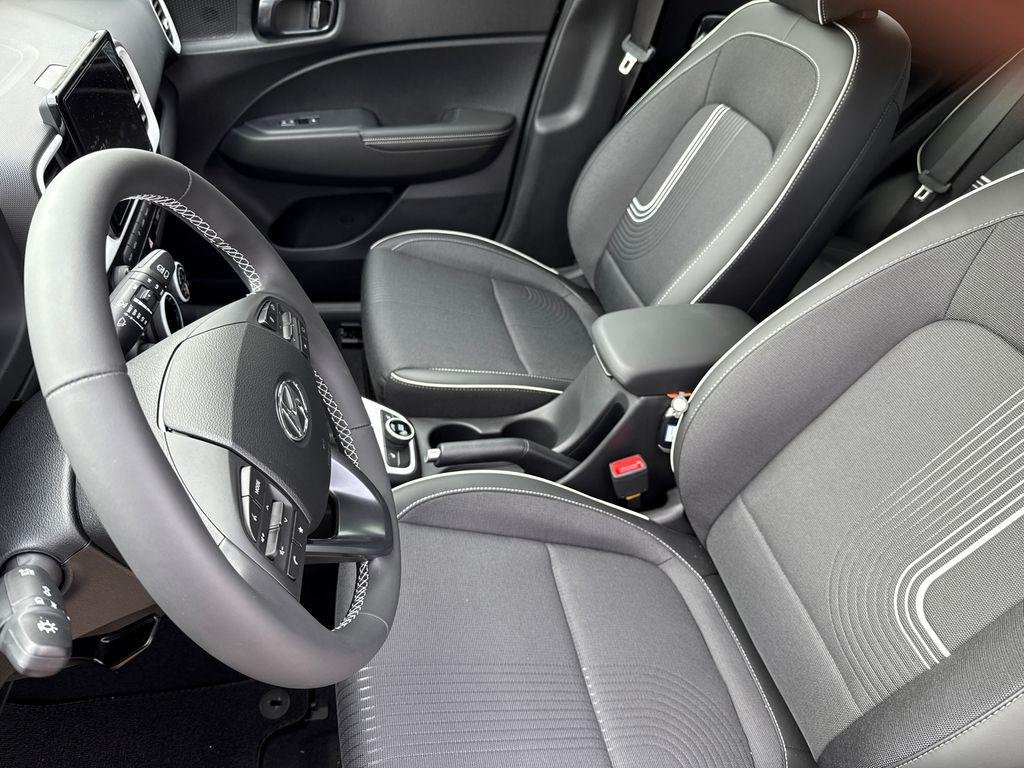 2025 Hyundai Venue Limited - Photo 16