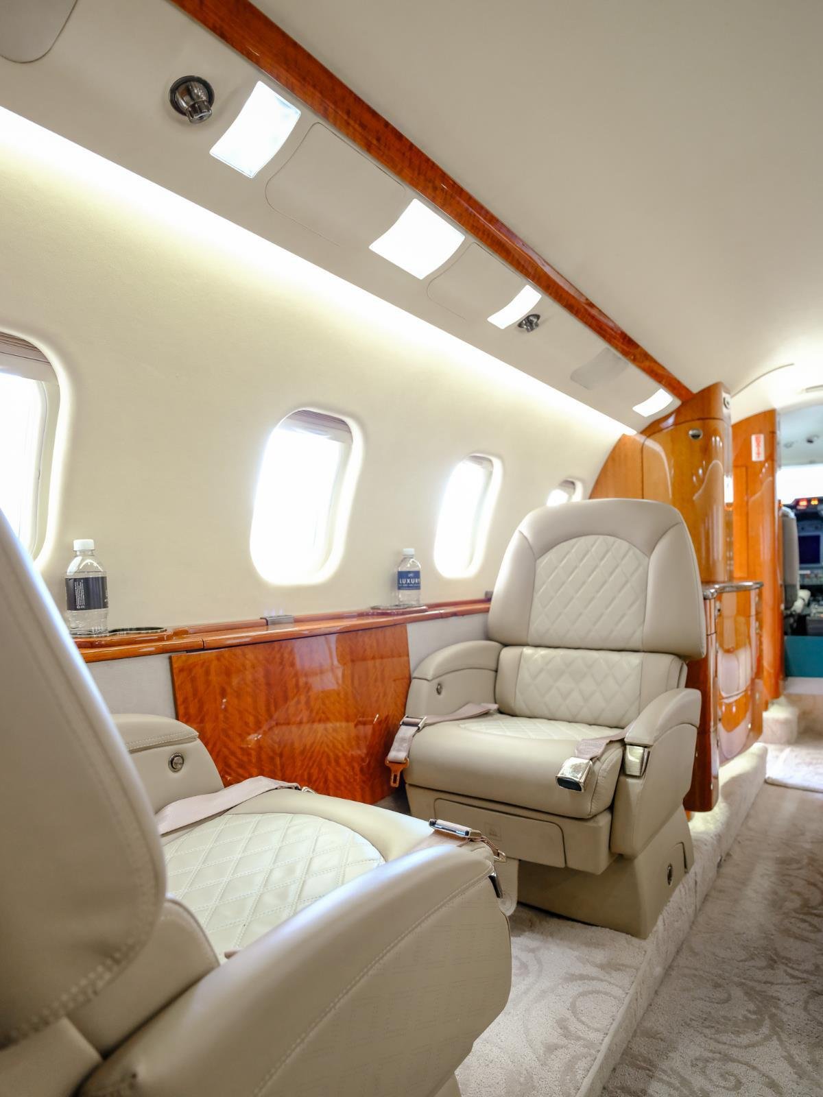 Used 2009 White LEARJET XR image 22