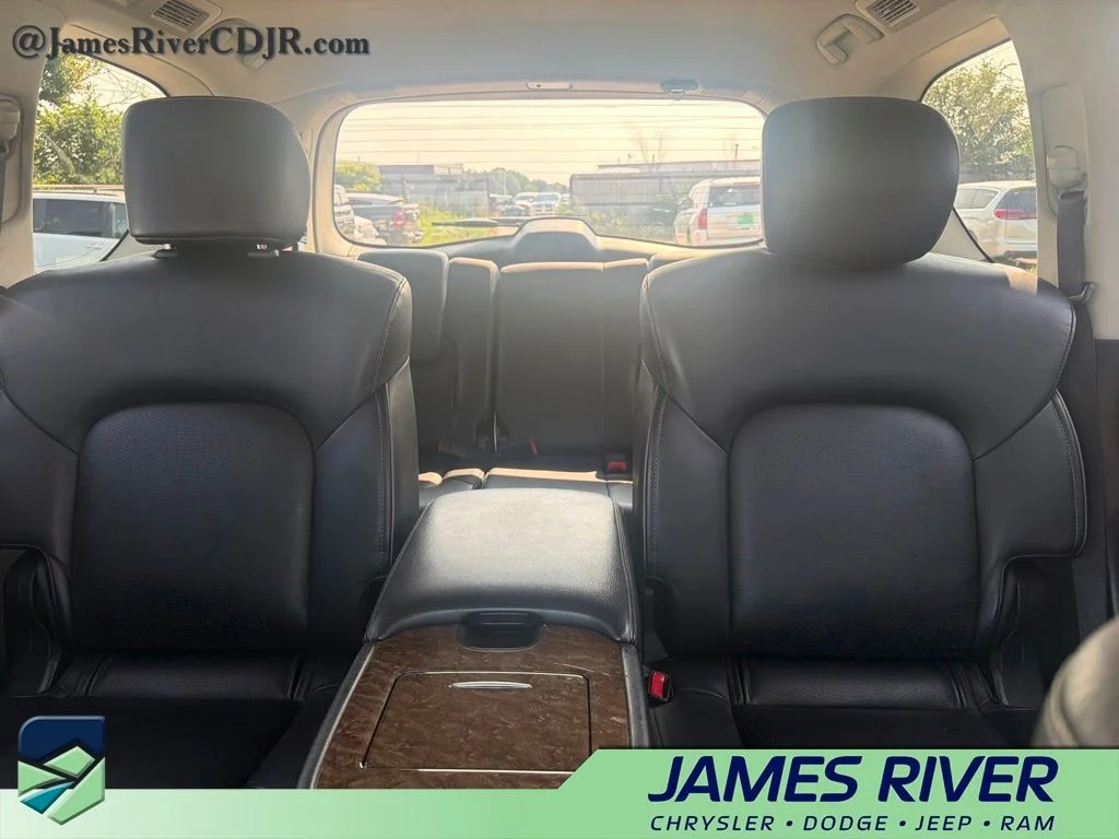 Used 2017 Silver INFINITI Limited image 10