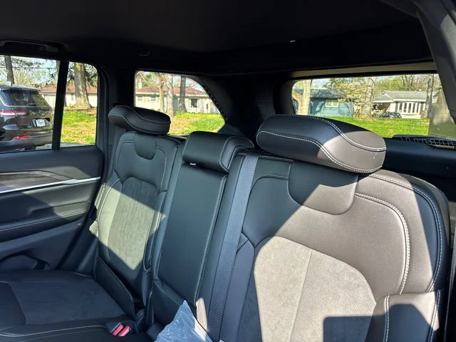 New 2026 Baltic Gray Metallic Clear-Coat Exterior Paint Jeep Altitude image 8