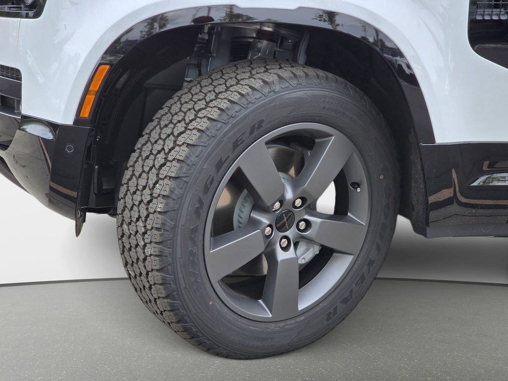 New 2026 Fuji White LAND ROVER X-Dynamic SE image 34