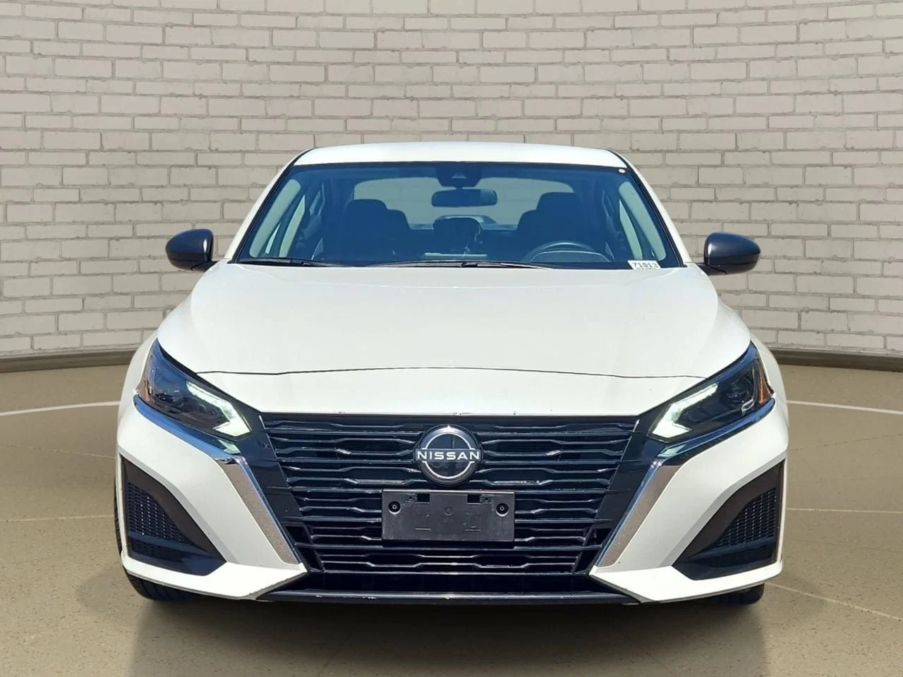 Used 2025 Pearl White Tricoat Nissan 2.5 SV image 1
