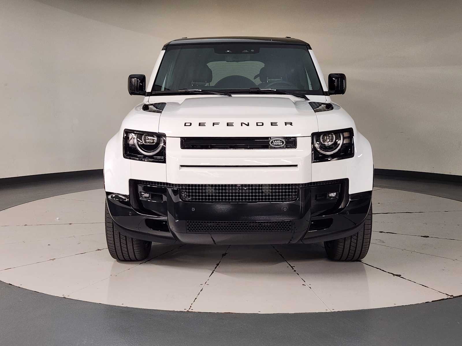 New 2026 Fuji White Land Rover V8 image 9