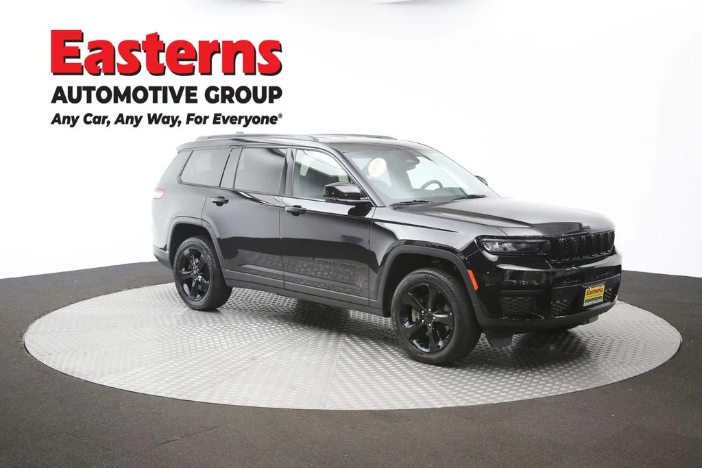 Used 2023 Black Jeep Altitude image 50