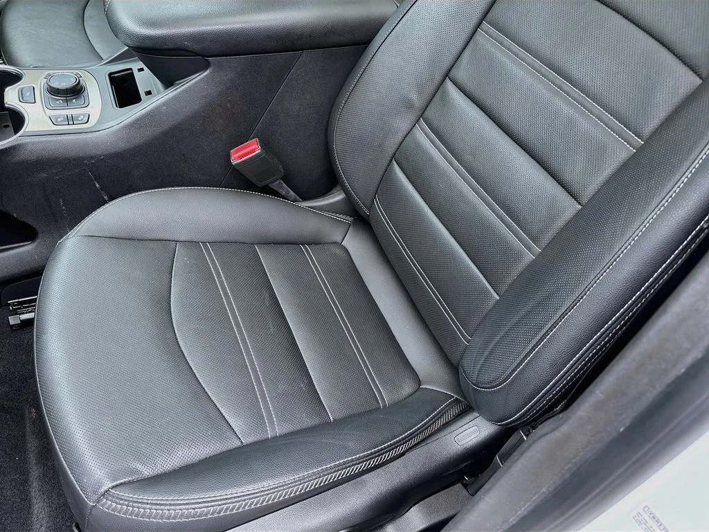 Used 2022 White GMC Denali image 20