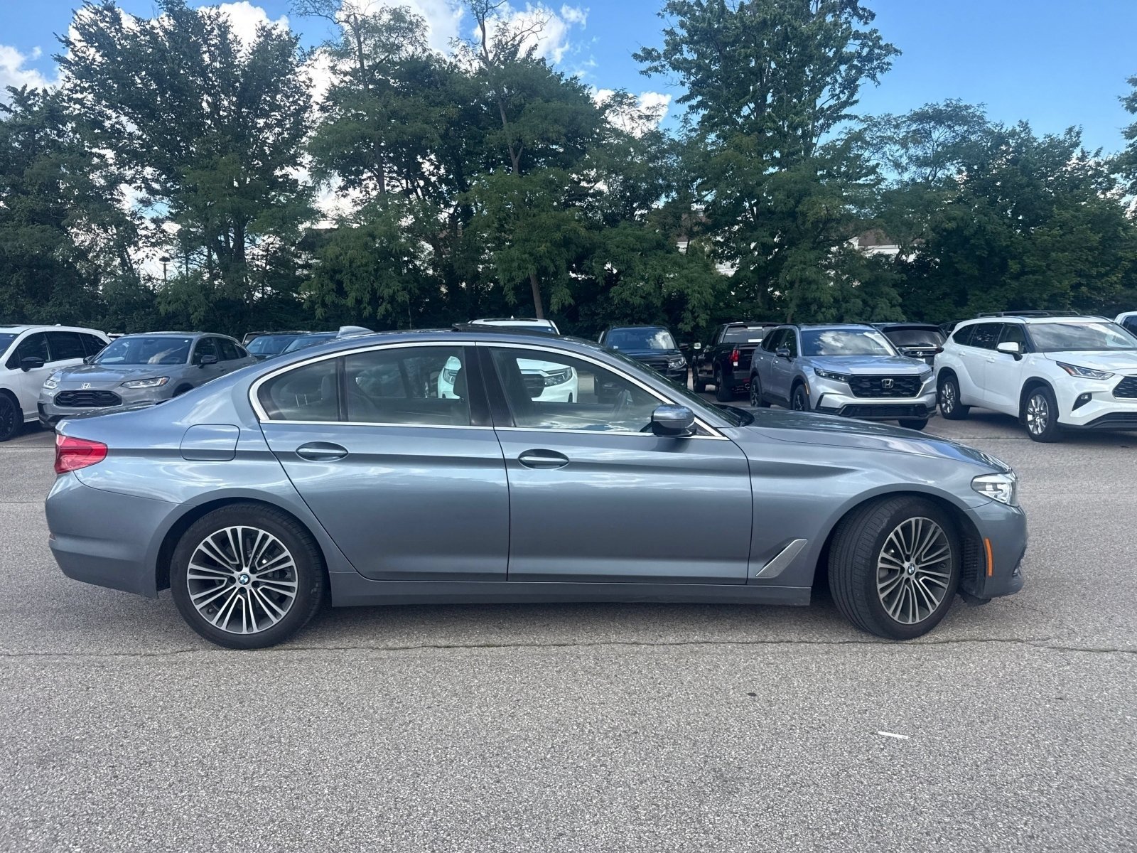 Used 2019 Bluestone Metallic BMW 530i xDrive image 29