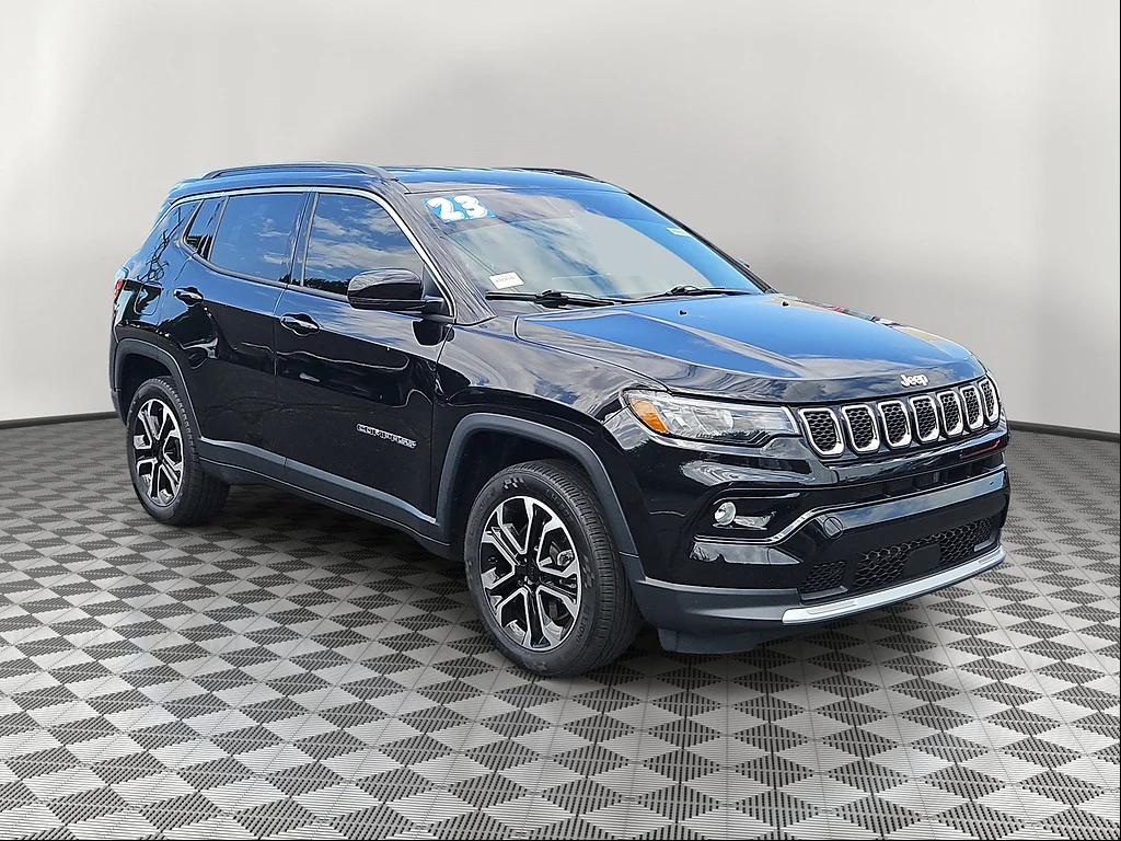 Used 2023 Diamond Black Crystal Pearl Coat Jeep Limited image 1