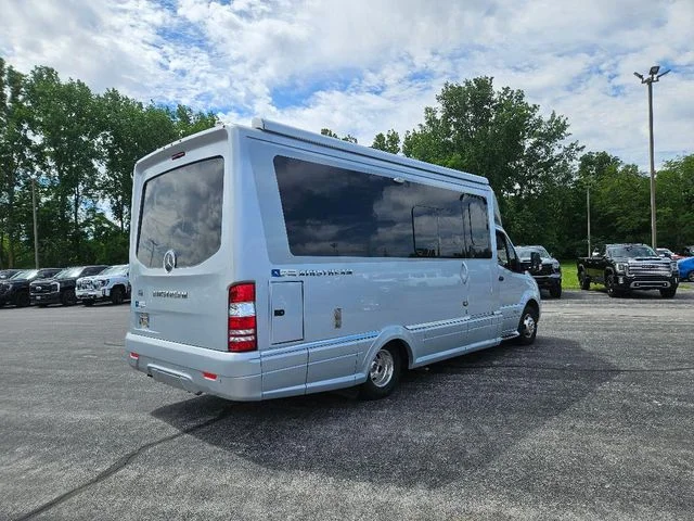 Used 2019  Mercedes-Benz Standard Roof V6 image 7