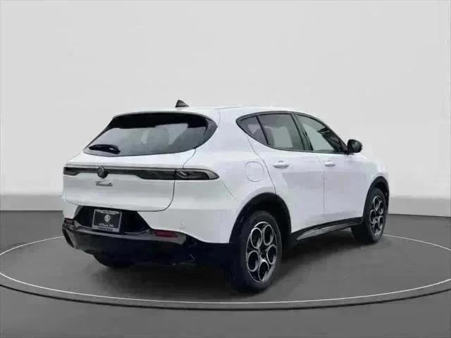 New 2025 Milano White Exterior Paint Alfa Romeo  image 6