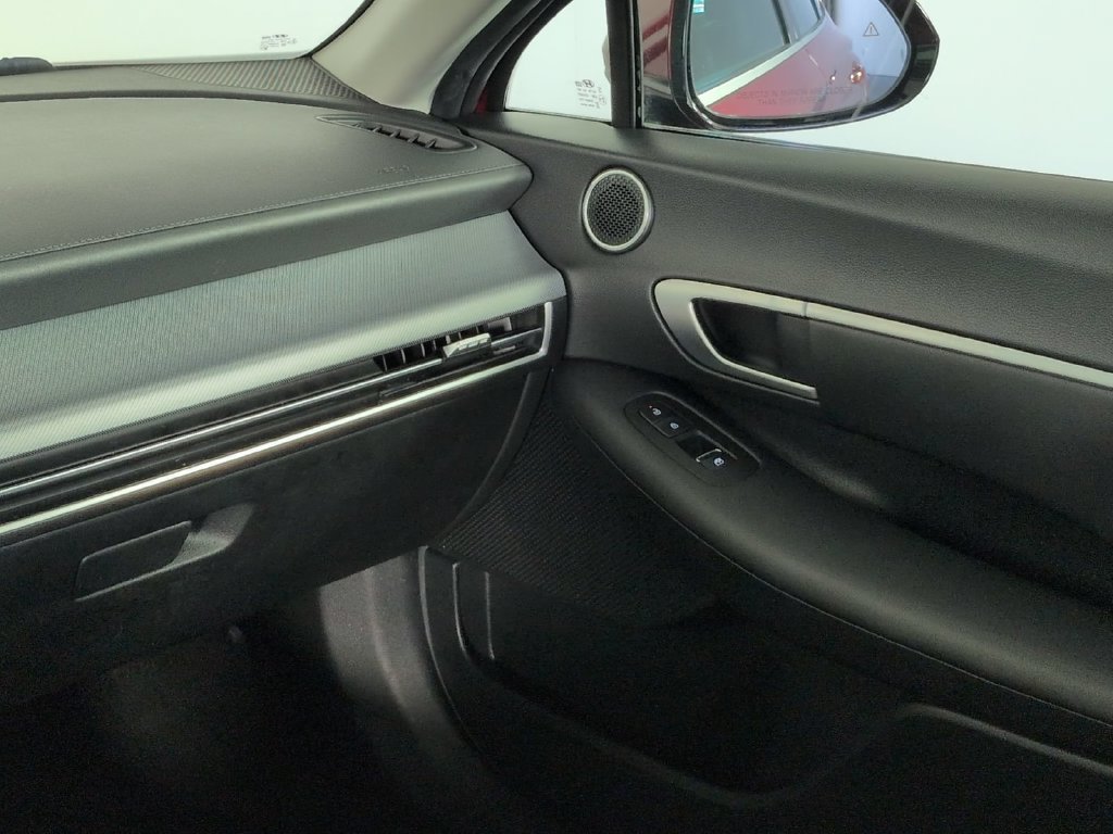 Used 2025 Red Hyundai SEL image 23