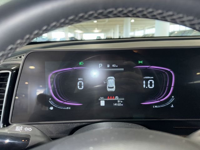 Used 2025 White Pearl Kia EX image 23